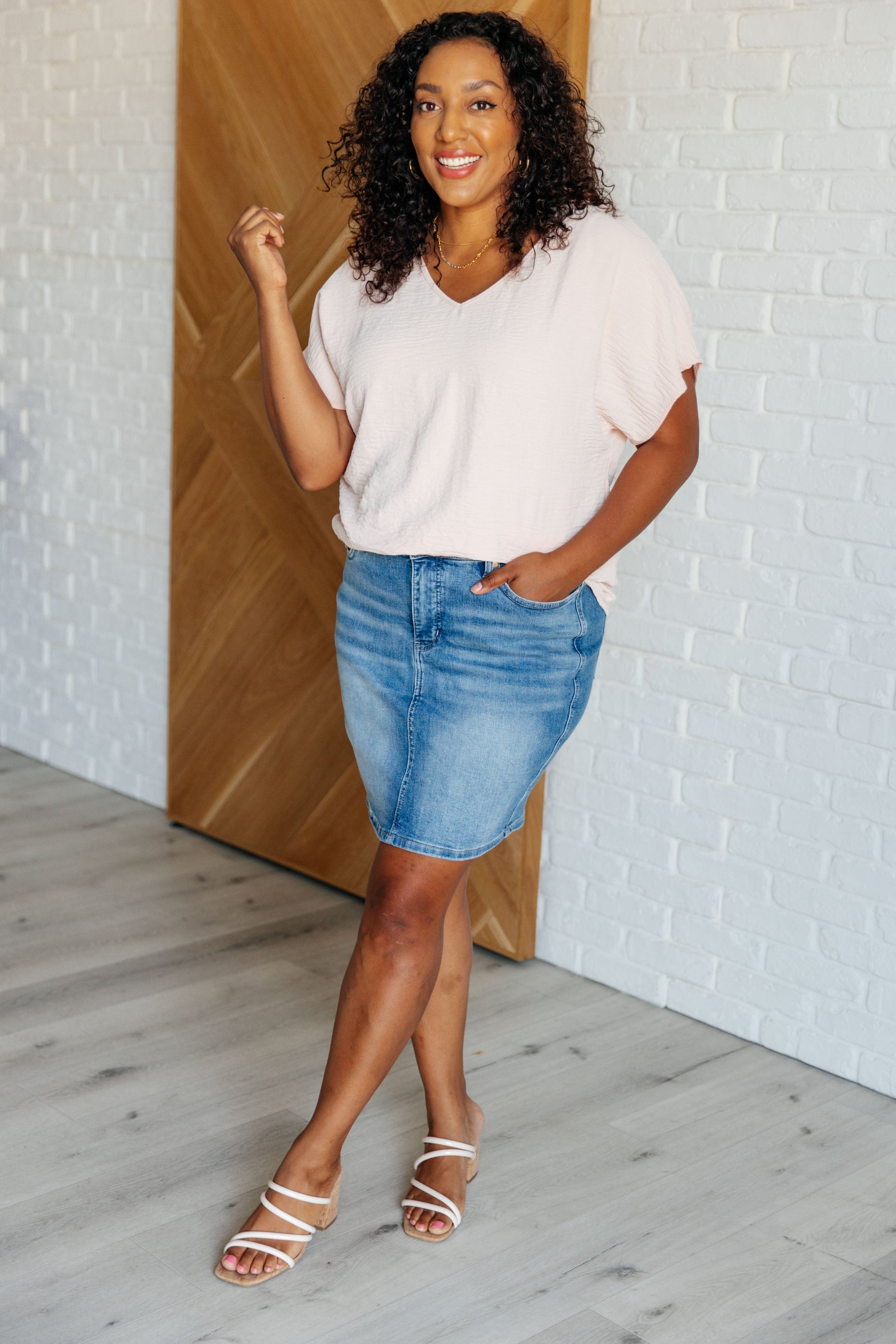 Blush V-Neck t-shirt in Blush at Curbside Boutique