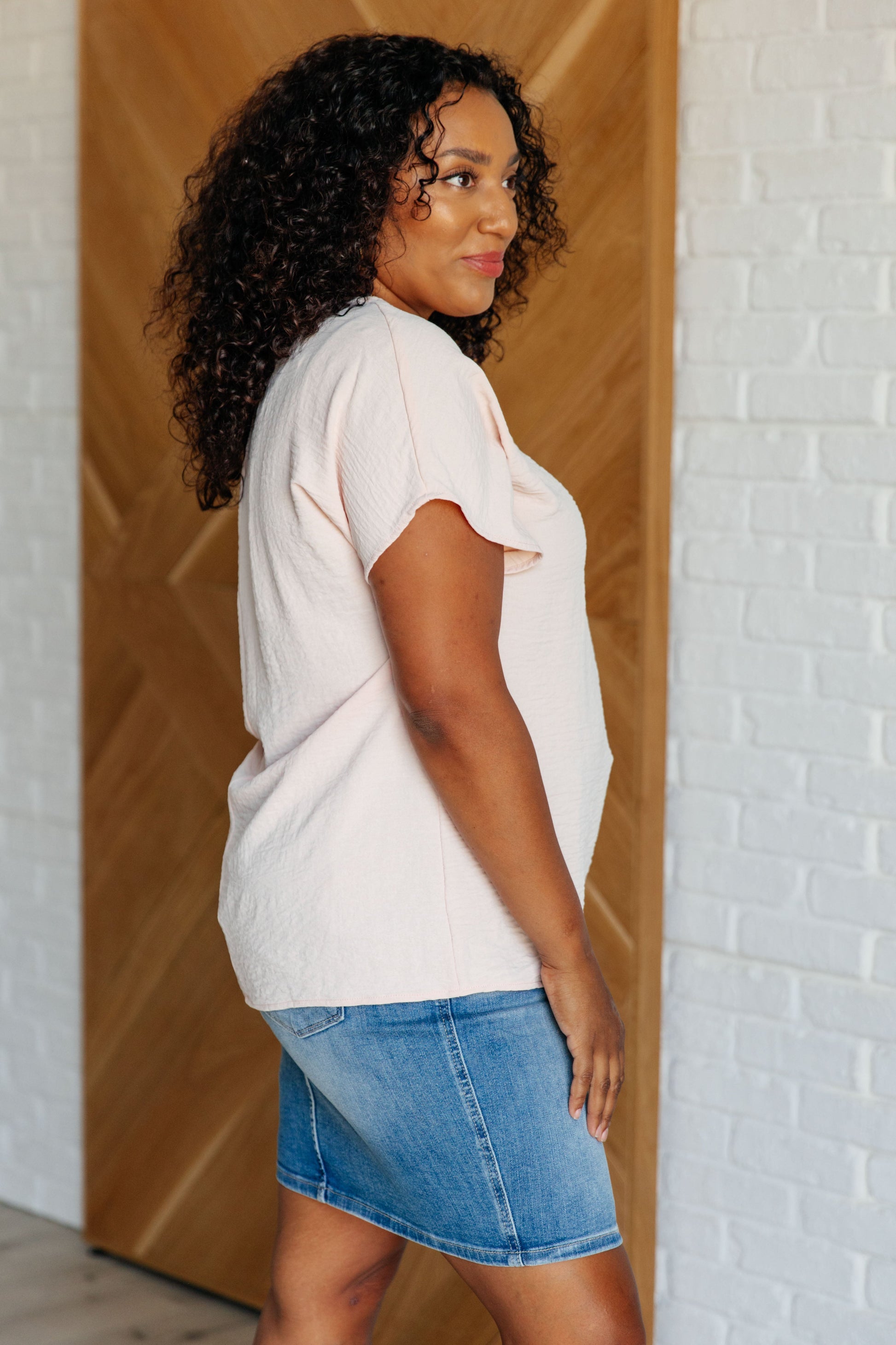 Blush V-Neck t-shirt in Blush at Curbside Boutique