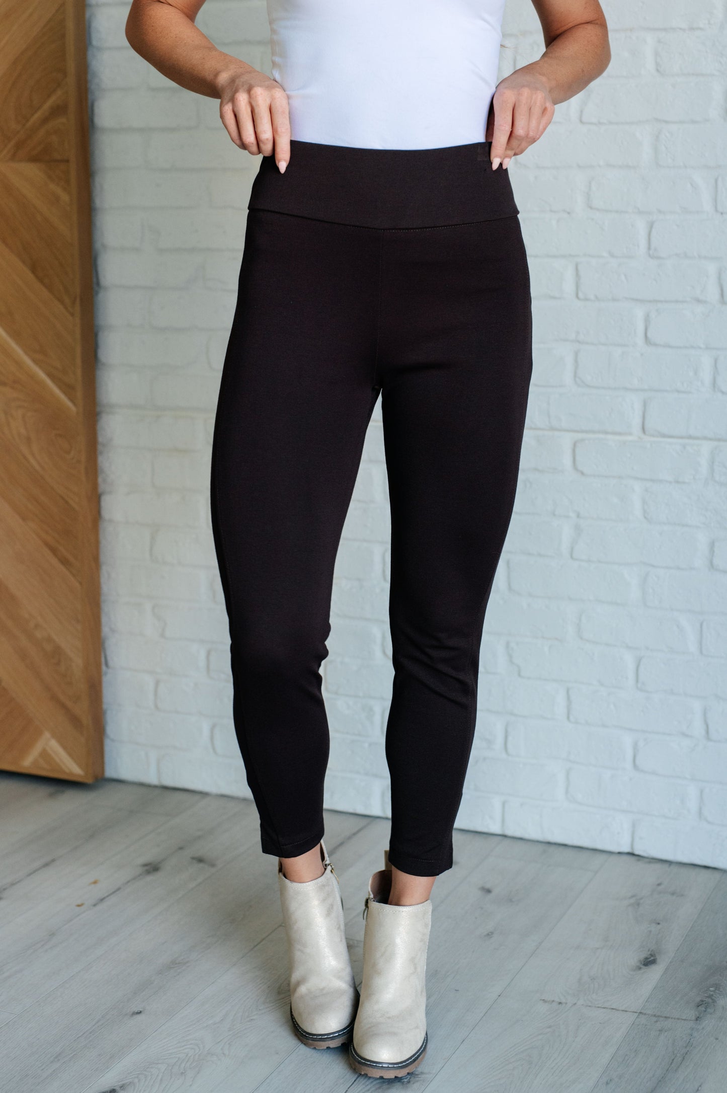 Magic Ankle Crop Skinny Pants in Chocolate at Curbside Boutique