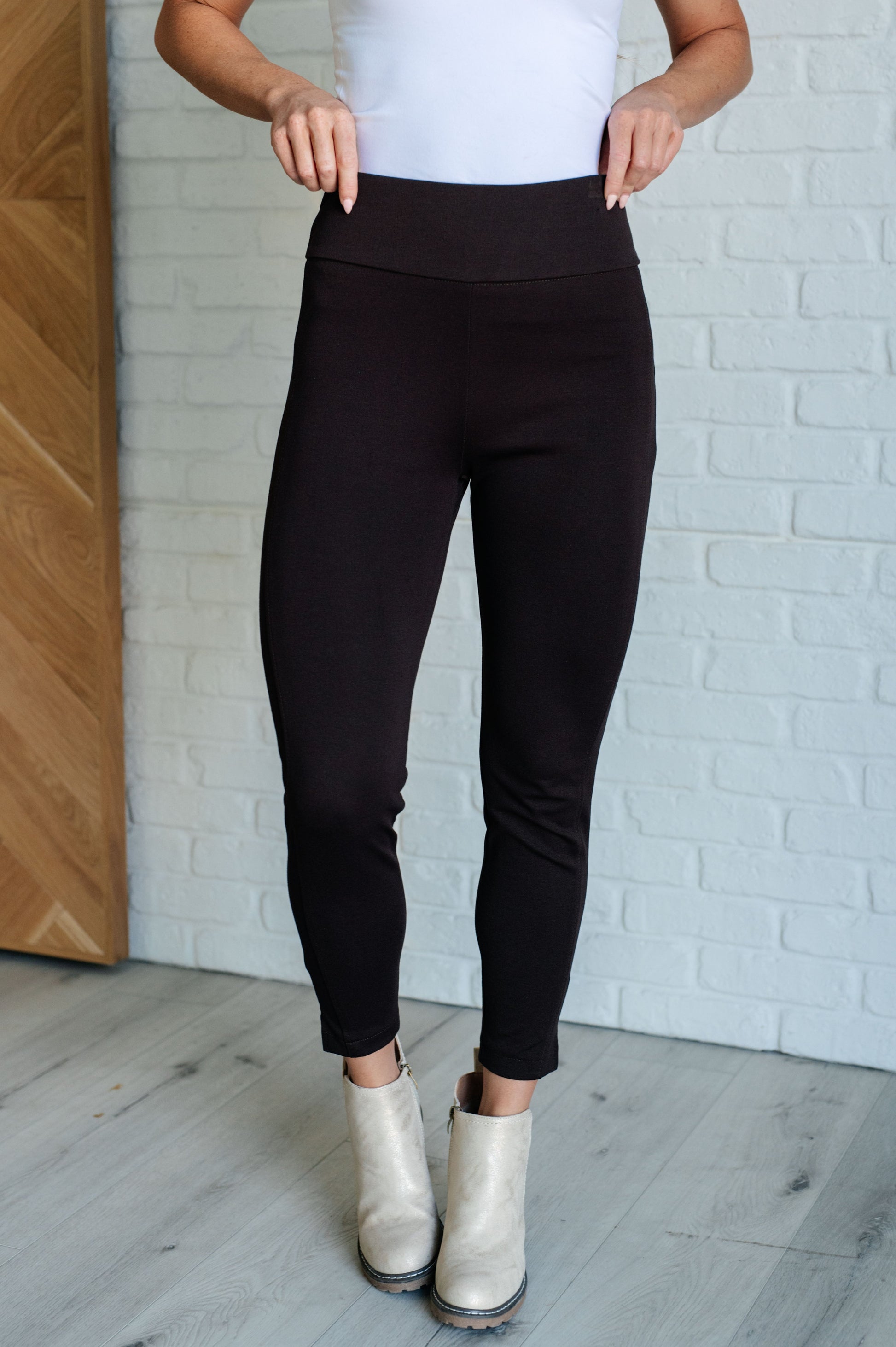 Magic Ankle Crop Skinny Pants in Chocolate at Curbside Boutique