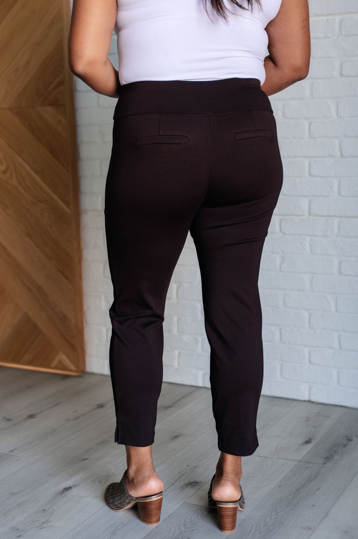 Magic Ankle Crop Skinny Pants in Chocolate at Curbside Boutique
