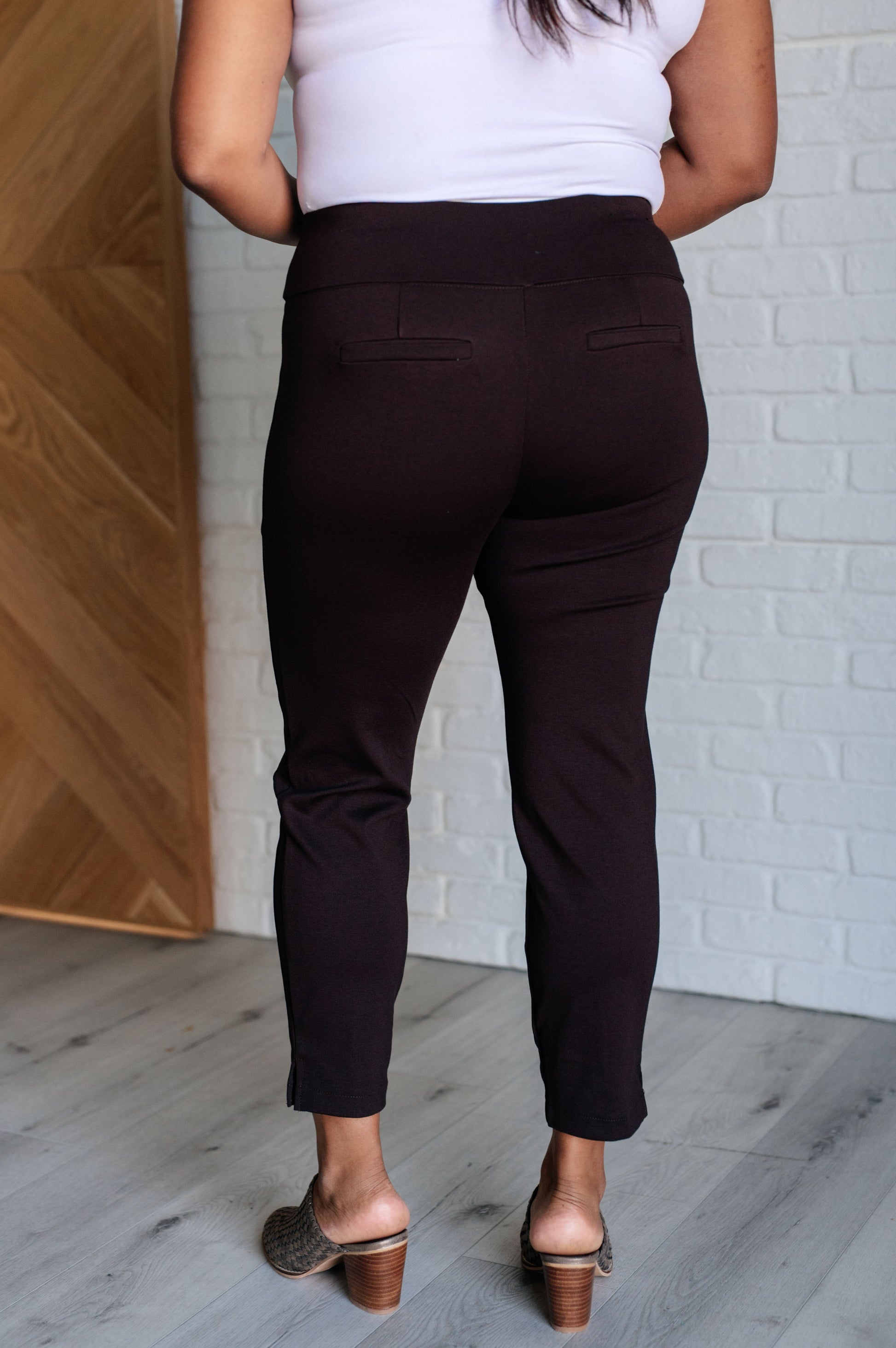 Magic Ankle Crop Skinny Pants in Chocolate at Curbside Boutique