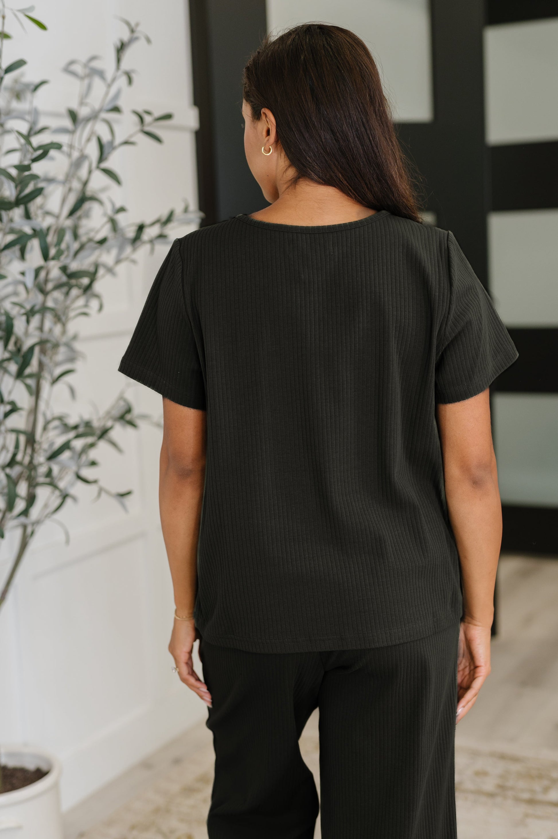 Thyme Boxy Tee in Black at Curbside Boutique